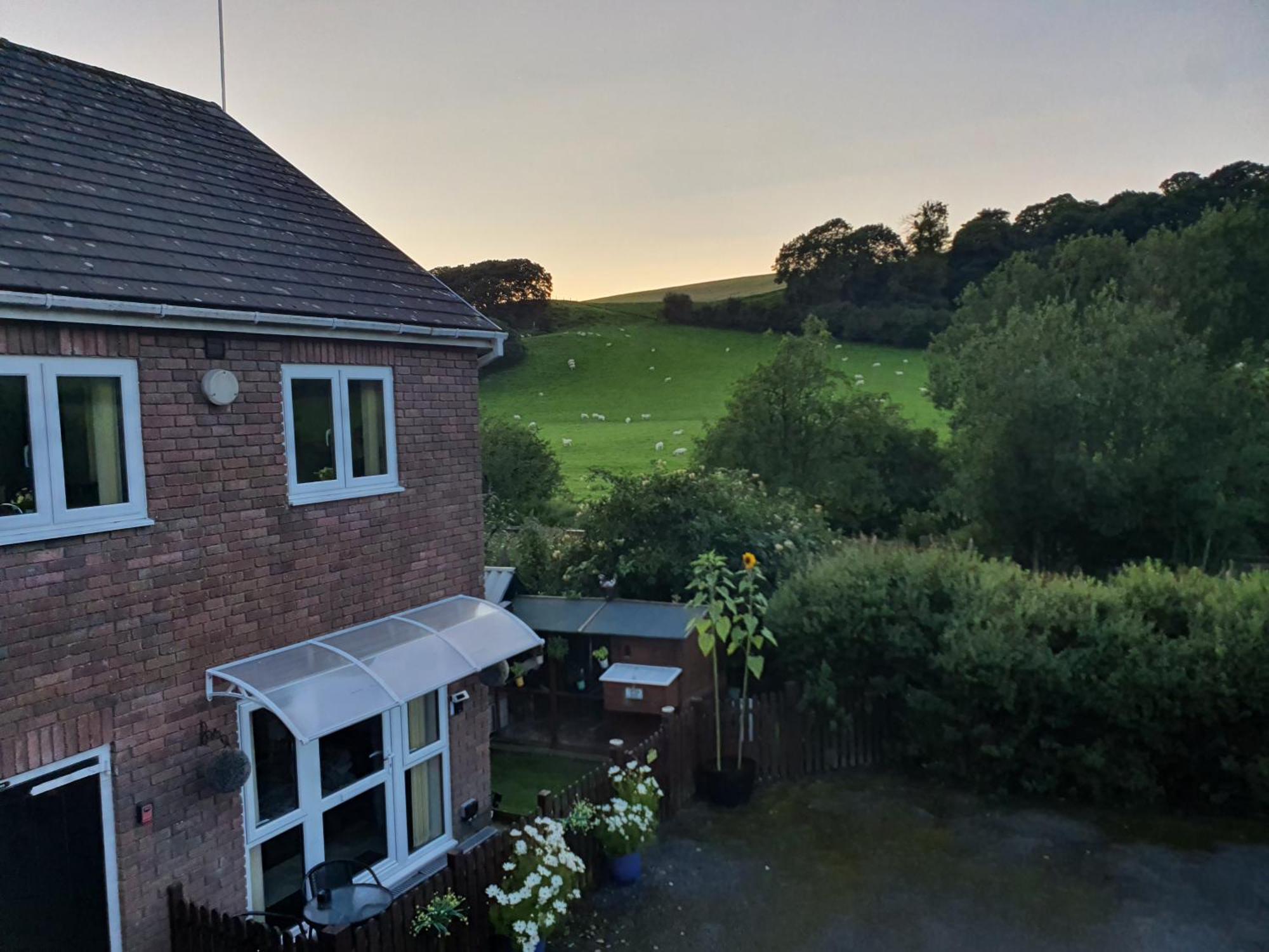 Idyllic 2 Bedroom Self-Contained Upsidedown Annexe Llandrindod Wells Exterior foto